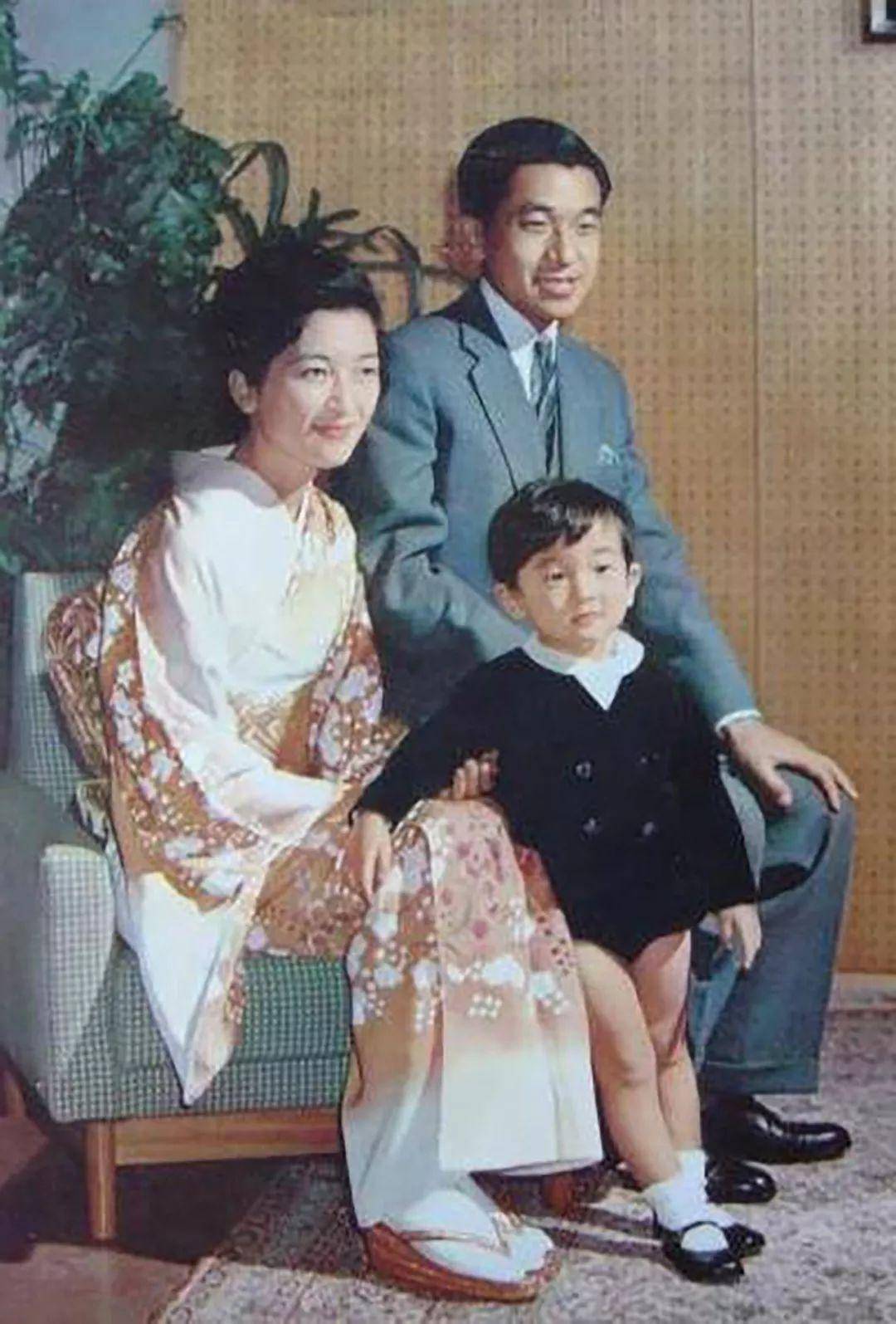 美智子:被婆婆欺压41年,丈夫明仁妈宝男,坦言63年婚姻不幸福_皇宫