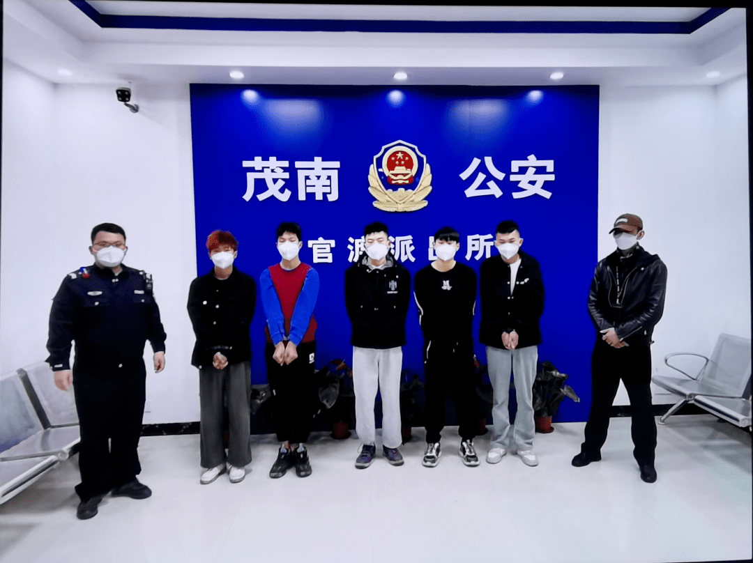 点上方"电白头条"进万人老乡群!