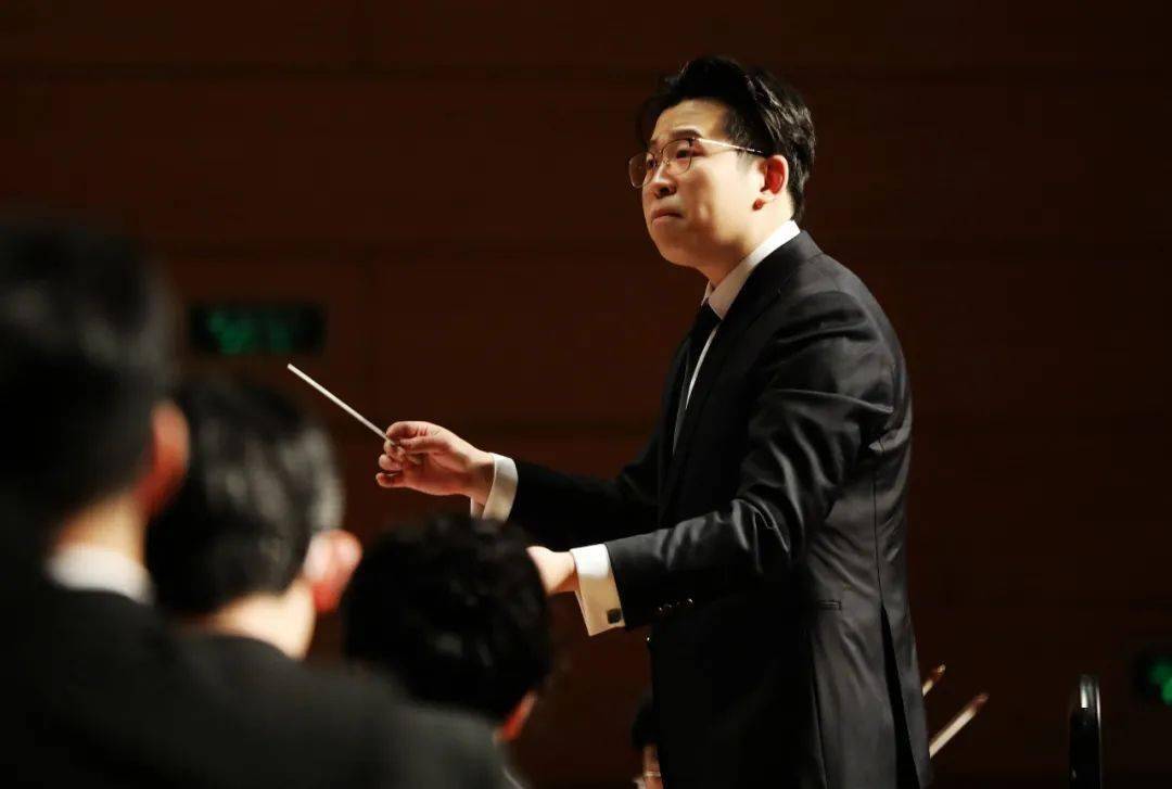 音乐会由青年指挥董超执棒.