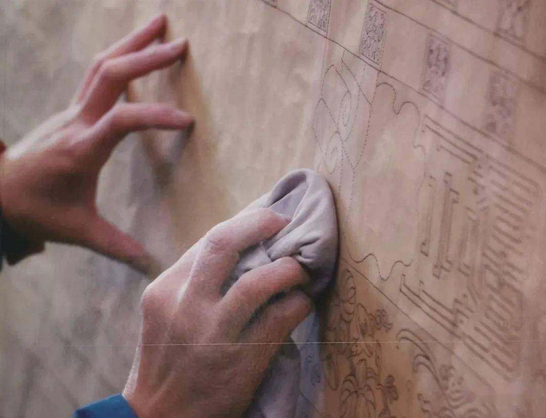 "拍谱子"沥粉展览尾声,有一幅彩画原件,来自颐和园.