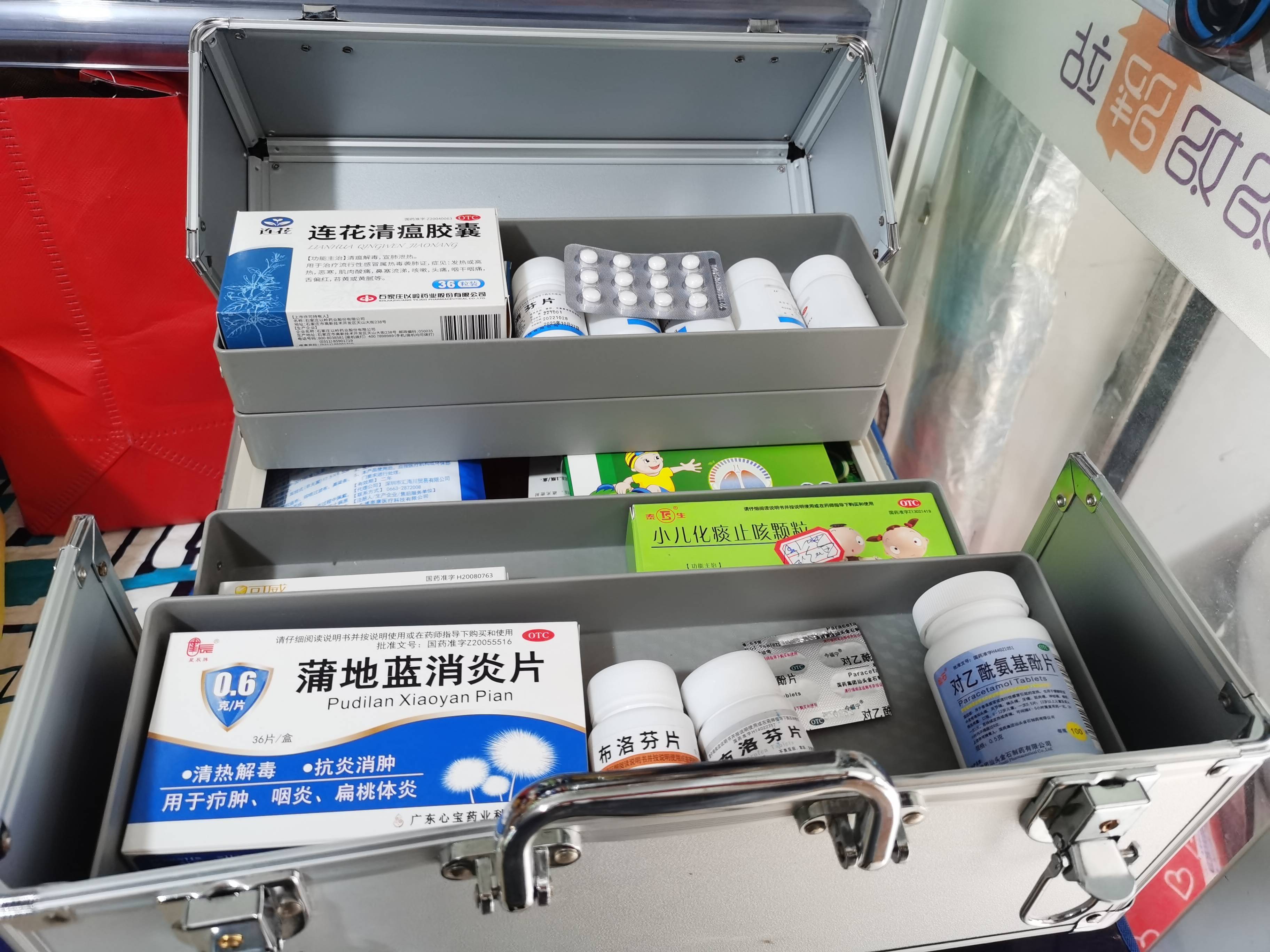 新十条"满月"|一个救援队防疫转型:从协助核检到发起互助药箱_药品