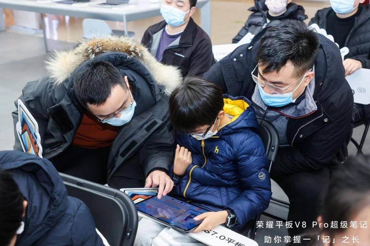 用平板记录"寸锦寸金"——南京云锦传承人吴颖分享非遗云锦背后的故事