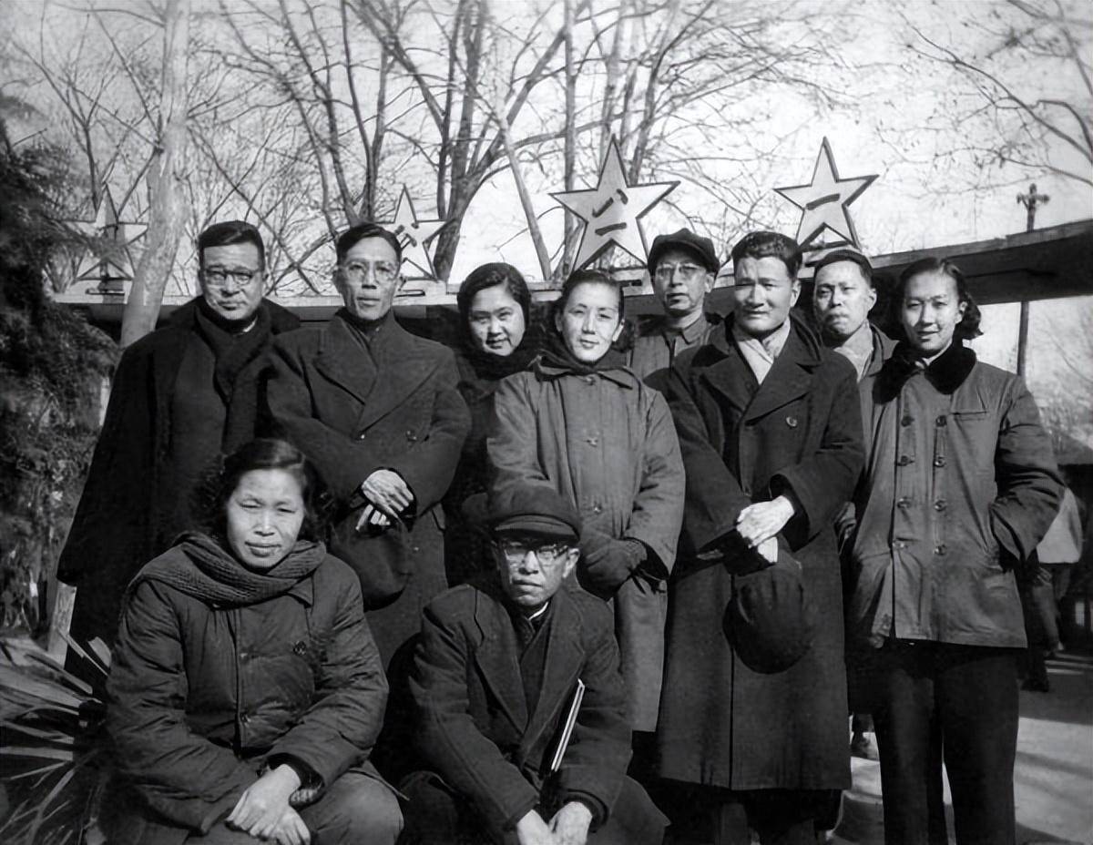 程述尧:一生三段婚姻无一圆满,晚年老年痴呆后,被妻子肆意打骂_黄宗英