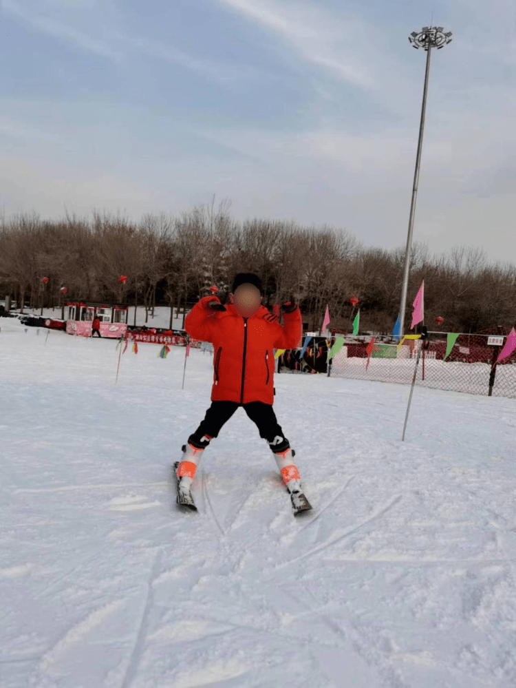 朝陽公園亞布洛尼滑雪場,超多項目等你來!週末可用!_冰雪_樂園_飛碟