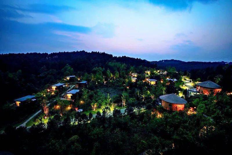 瀑乡安顺 · 温泉康养之城 | 趁天气尚好,到九龙山登高望远吧!