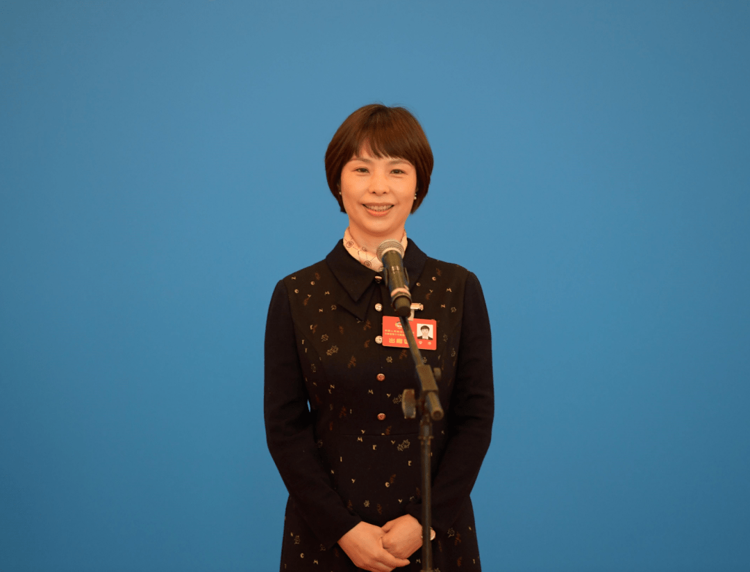 "省政协委员,民进吉安市委会主委,吉安市医保局局长管萍深情讲述