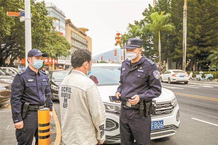 深圳警察巡逻服图片