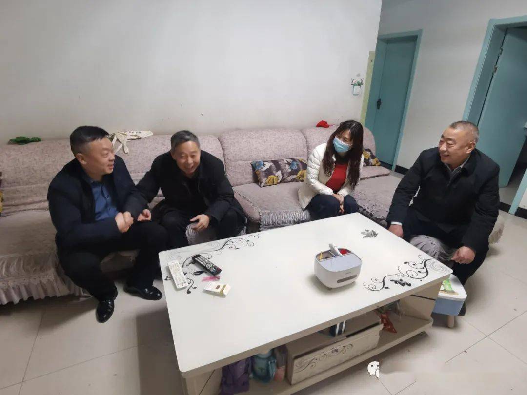 辉县市孟庄镇卫生院春节前慰问退休职工_领导_分组_身体