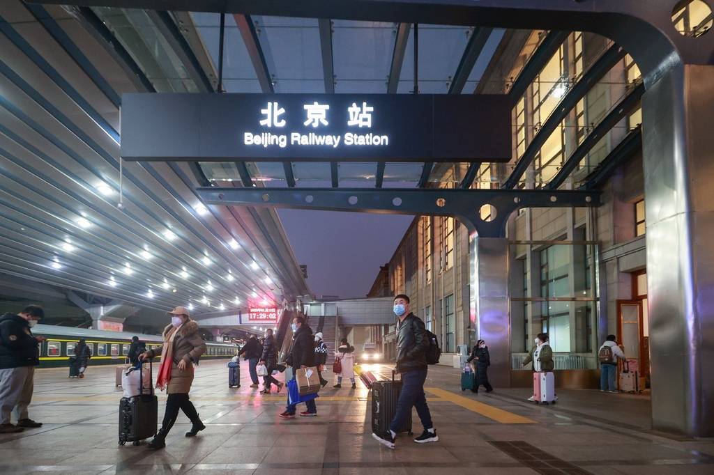 2023年1月13日18时04分,k4019/20次旅客列车,载着1200余名旅客从北京