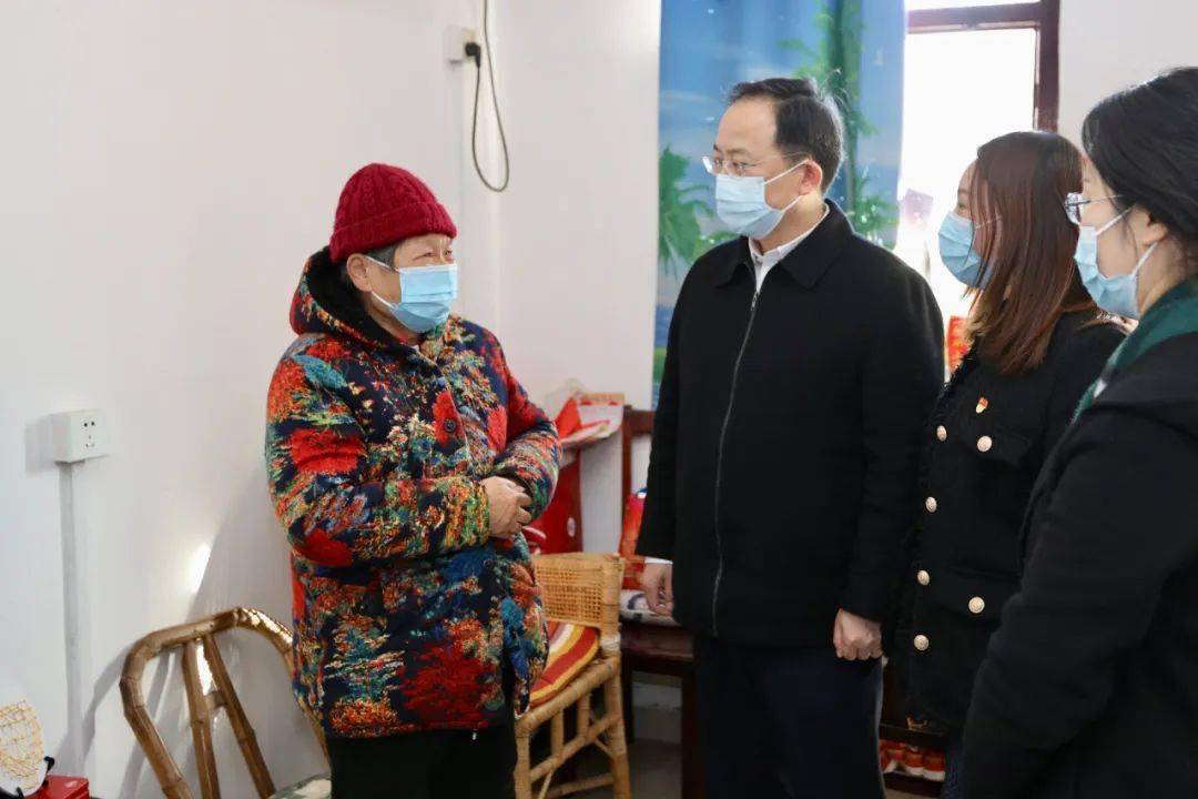 方文浜陈羔开展节前走访慰问活动_工作_生活_社区