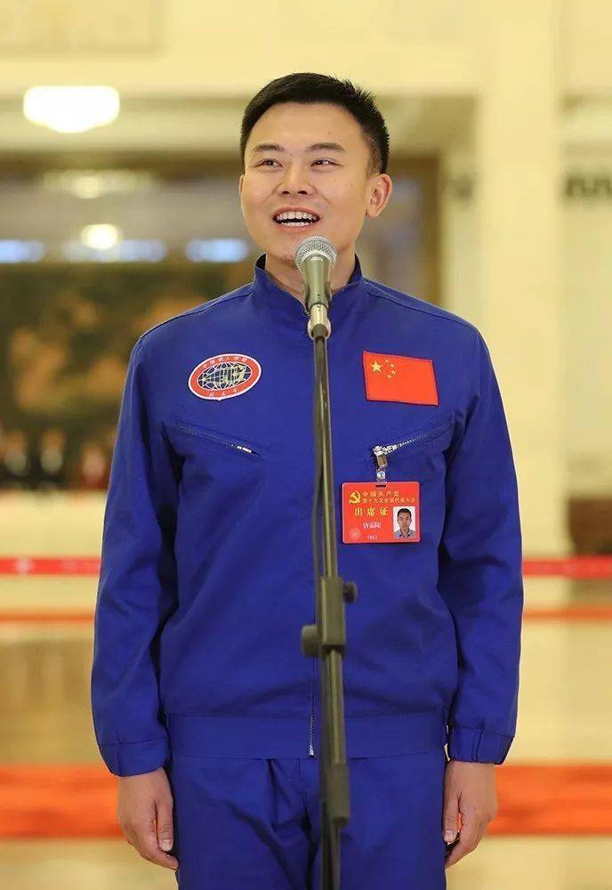 主驾驶傅文韬的声音传来了.