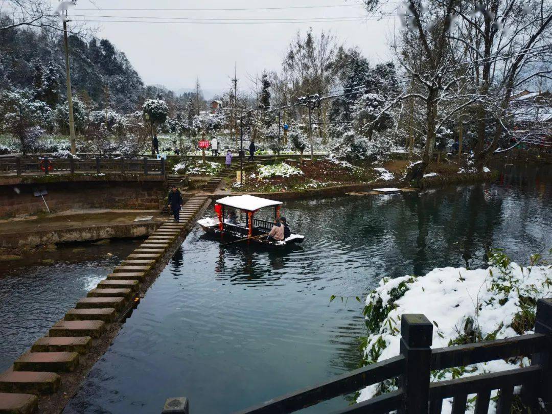 雅安迎来2023年第一场雪,明天降温仍将持续…_景区_雪景_小雪