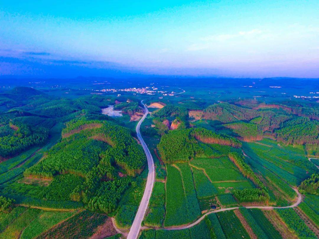 象州石龙至来宾公路工程起于来宾市象州县石龙镇,与国道209线相接