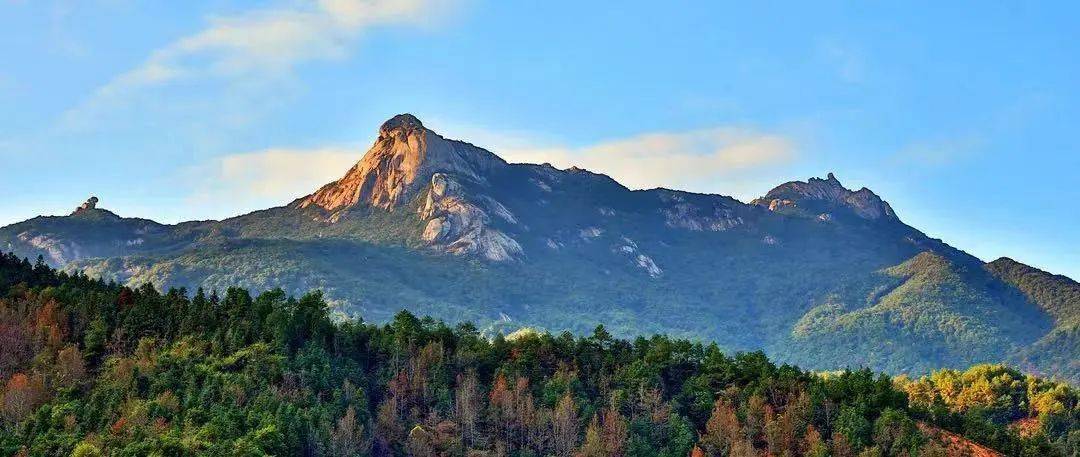 的山攝丨溫遠琴雲髻山是又名阿婆髻如其名,狀如阿婆髮髻主峰海拔1438