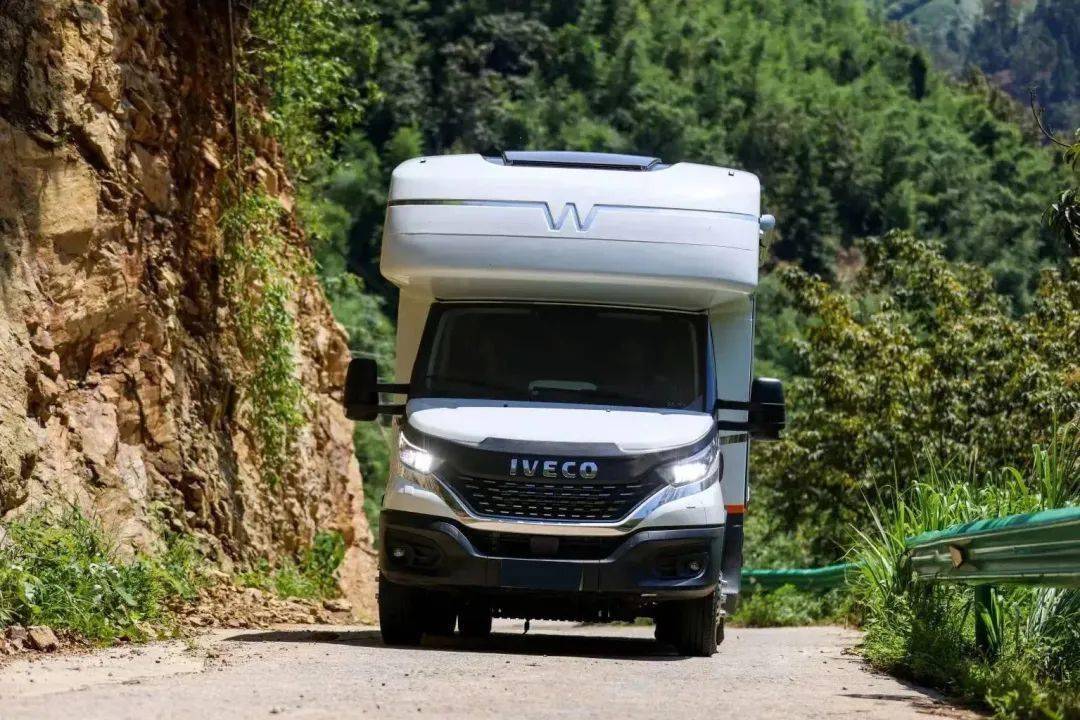 伟昊汽车目前主销的房车产品为卡漠兹next-590-sg双拓展房车以及q12