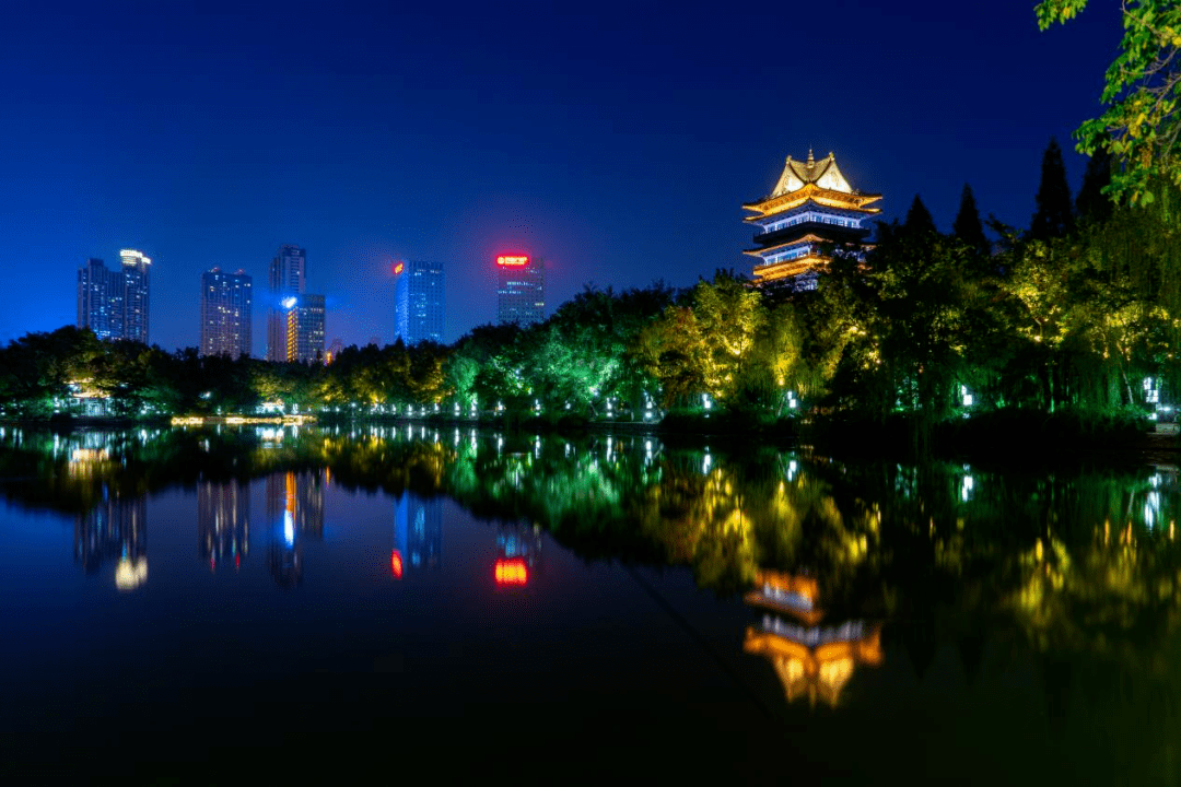 滨湖的夜间经济网红地,你打过卡吗?_合肥_广场_街区