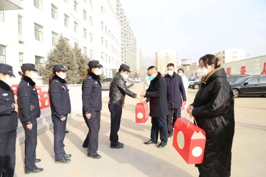 內蒙古自治區直屬機關工會工委深入第一女子監獄開展新春慰問活動