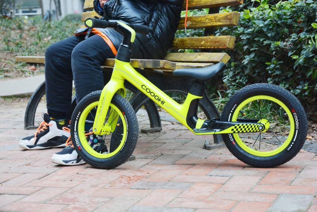 一台酷骑s5竞技款儿童平衡车满足所有愿望_孩子_车架_车把