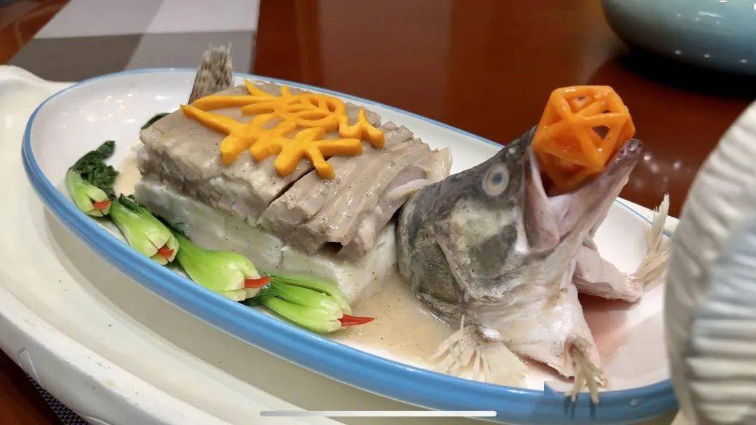 (徐州市佳和颐养中心)羊方藏鱼4.加入酱油调味.5.煮熟后装盘.3.