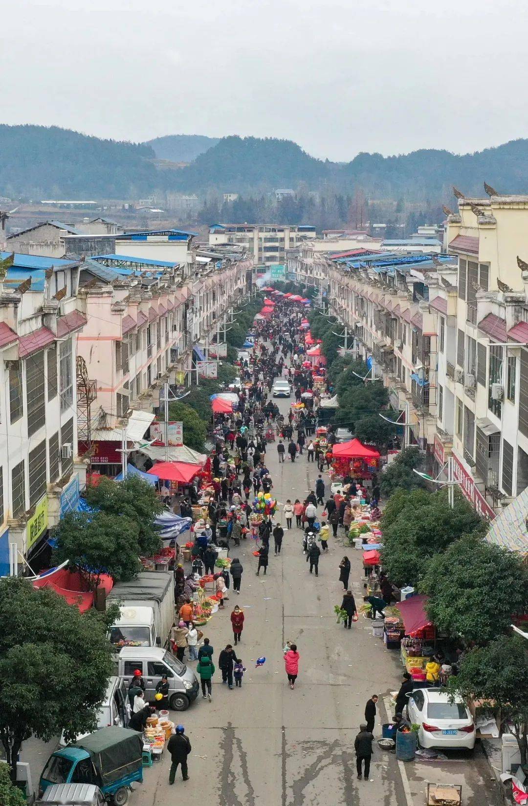 长兴堡镇:赶乡场备年货 乡间集市年味浓_采购_人们_村民