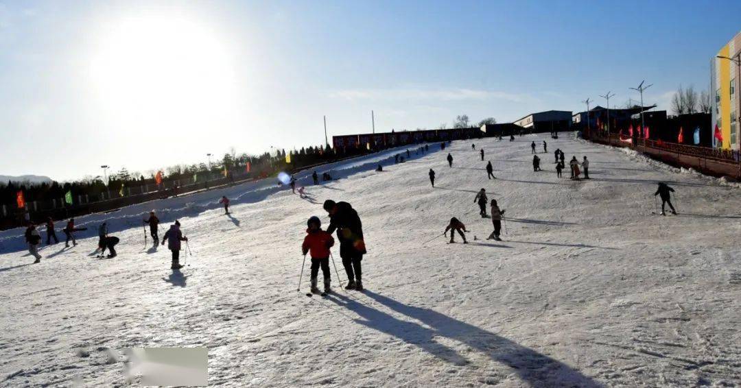 华北奕丰生态园青春飞扬,雪舞生态园活动,冠山书院小镇戏雪乐园,西