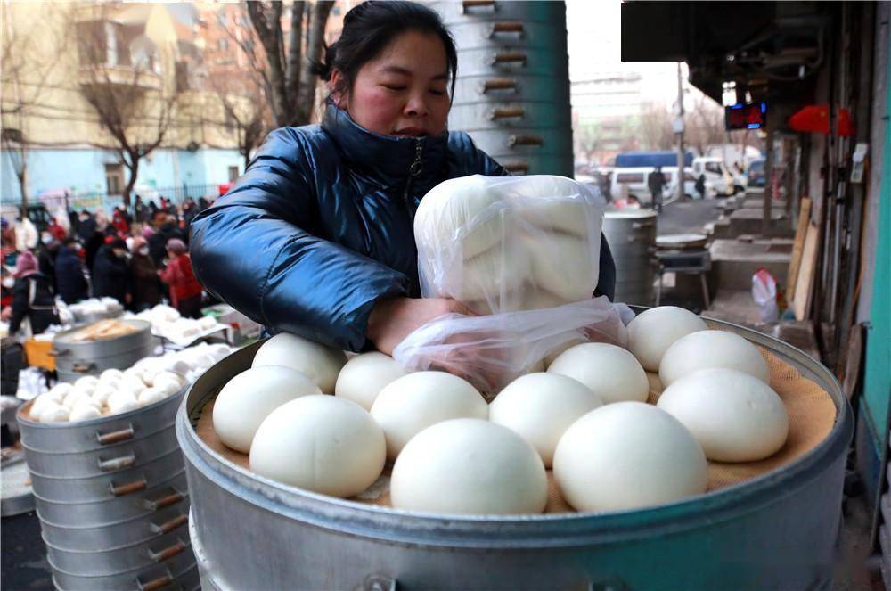 沈阳:馒头蒸蒸日上年味足