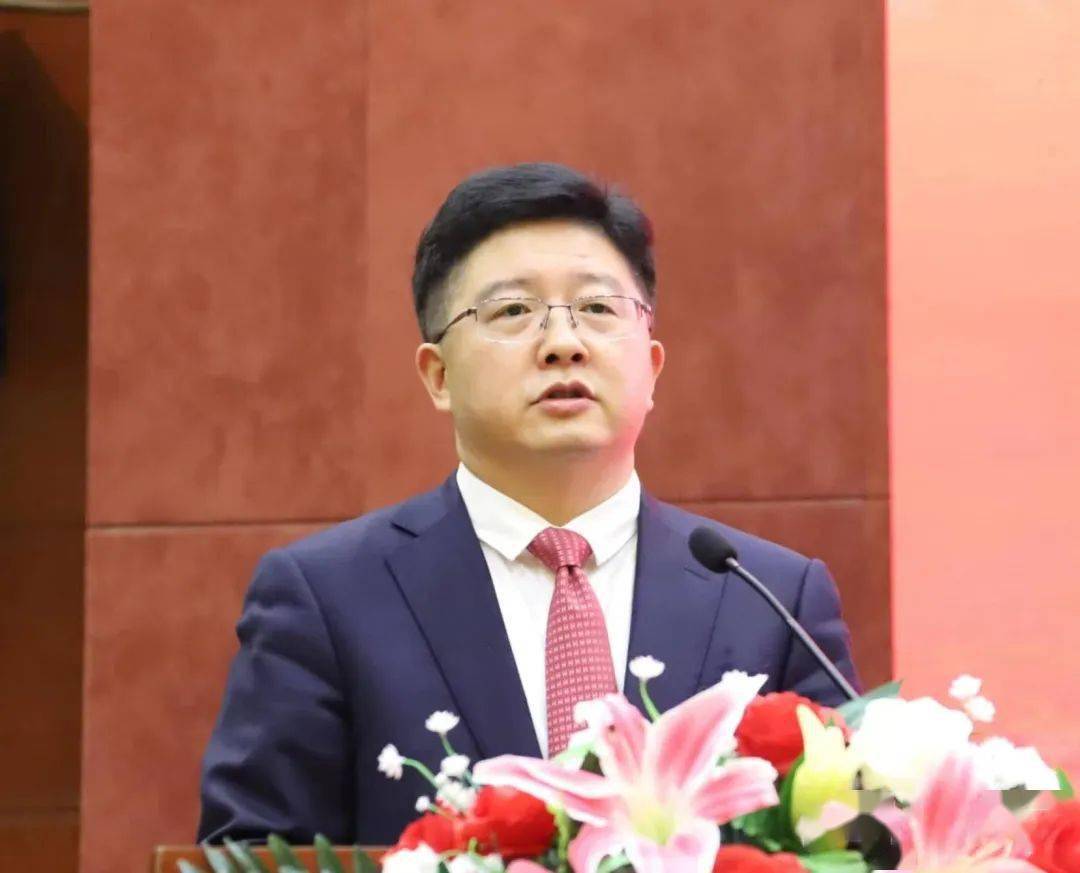 区委书记叶修堂致辞.区委副书记,区长汪众华主持.