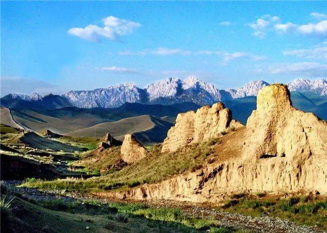 乌鞘岭长城(武威市)摄影:张建华山丹马场(张掖市)摄影:马武德葡萄美酒