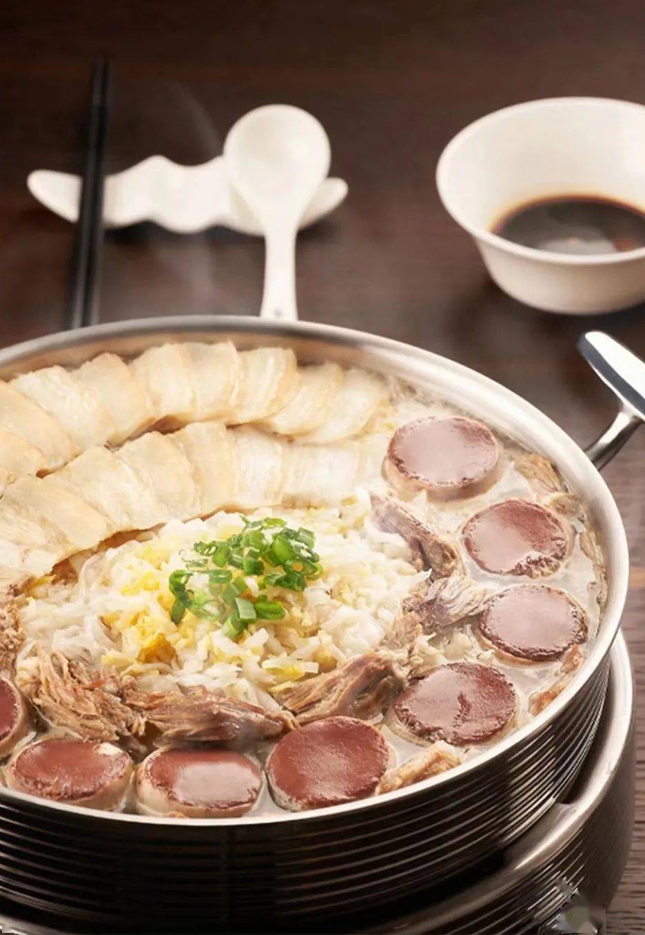 汆白肉血肠闲言少叙,书归正题~了解了吉菜是什么,吉林人年夜饭的拿手