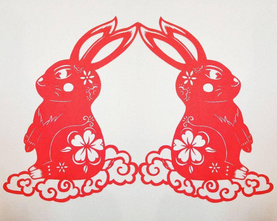 刘文文--《玉兔呈祥》剪纸是一种用剪刀或刻刀在纸上剪刻花纹.