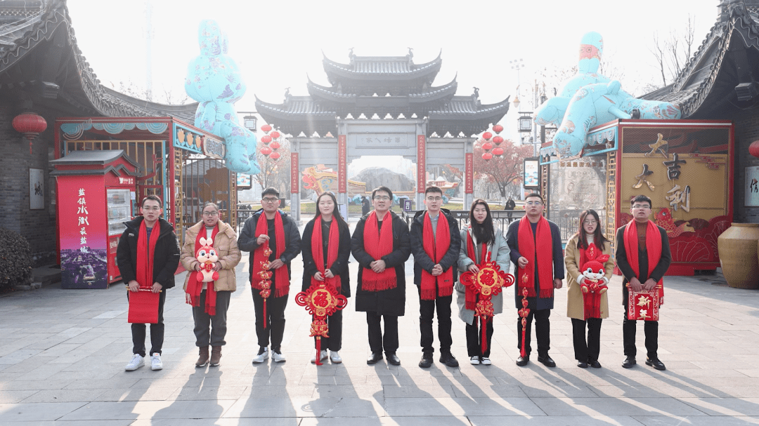 盐城校友董海南,孟慧婷,邵东威,鞠兴旺,邵夫驰,施溢宇,朱以萱,赵婉茜