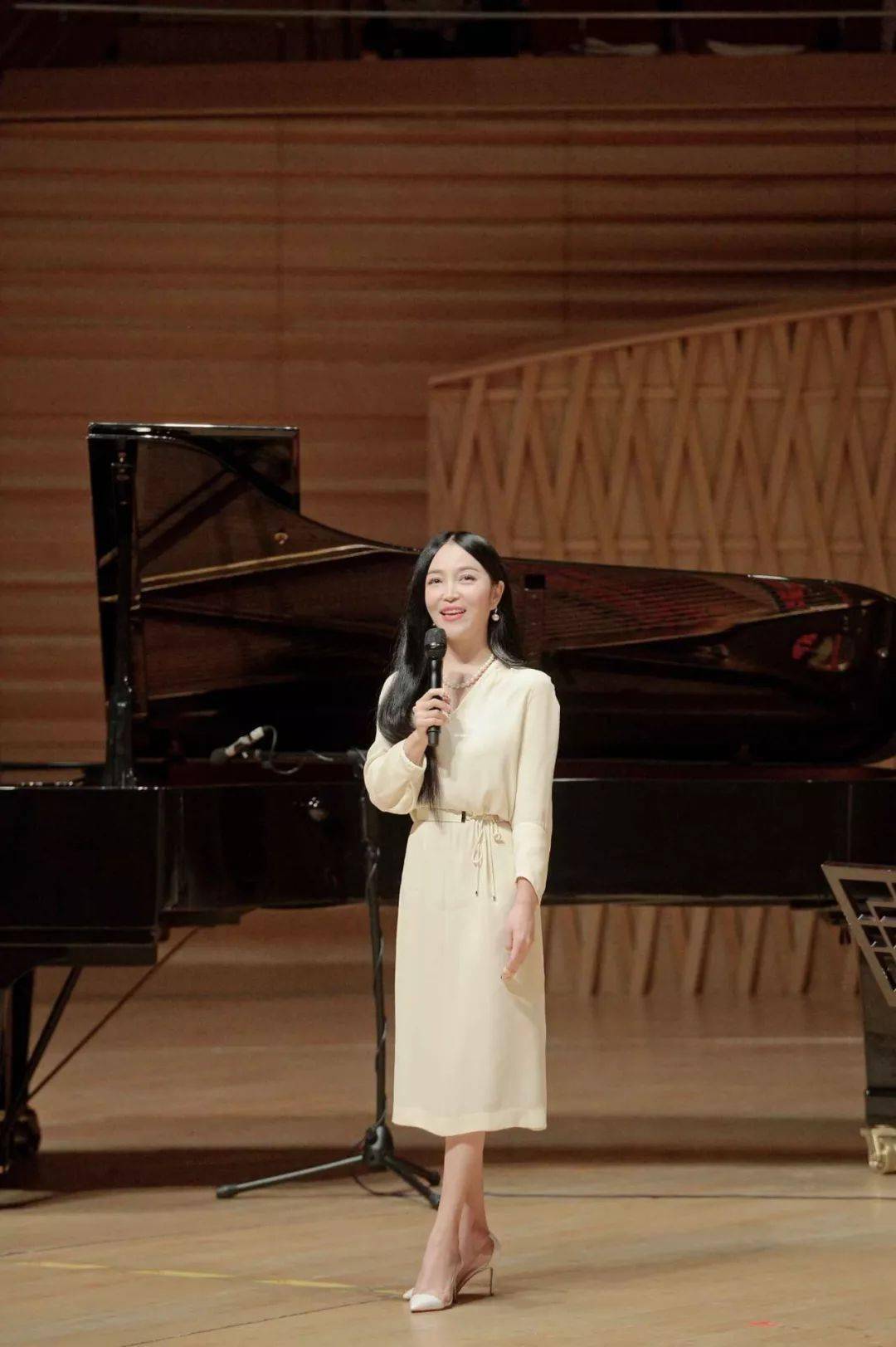 天台美女演奏家袁莎一曲《春节序曲》献给你!  祝福视频!