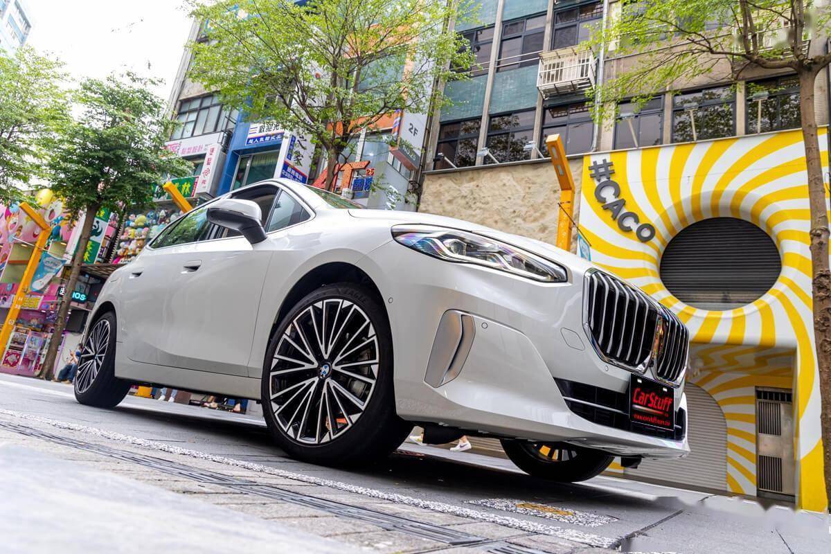 宝马"买菜车"登场,低配落地21万,新款bmw220i亮相,空间实用_搜狐汽车