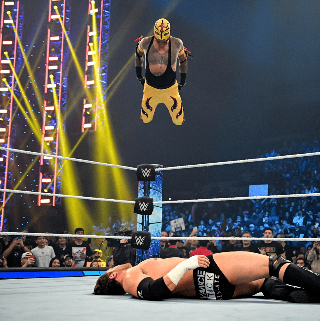 wwe smackdown 战报:大布攻击莱斯利后宣布参加皇家大赛,欧文斯对战