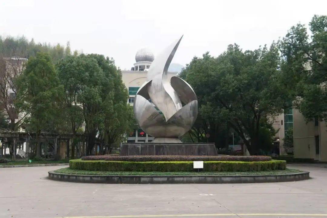 浙江省遂昌中学(sui chang high school),简称"遂中",创办于1944年秋
