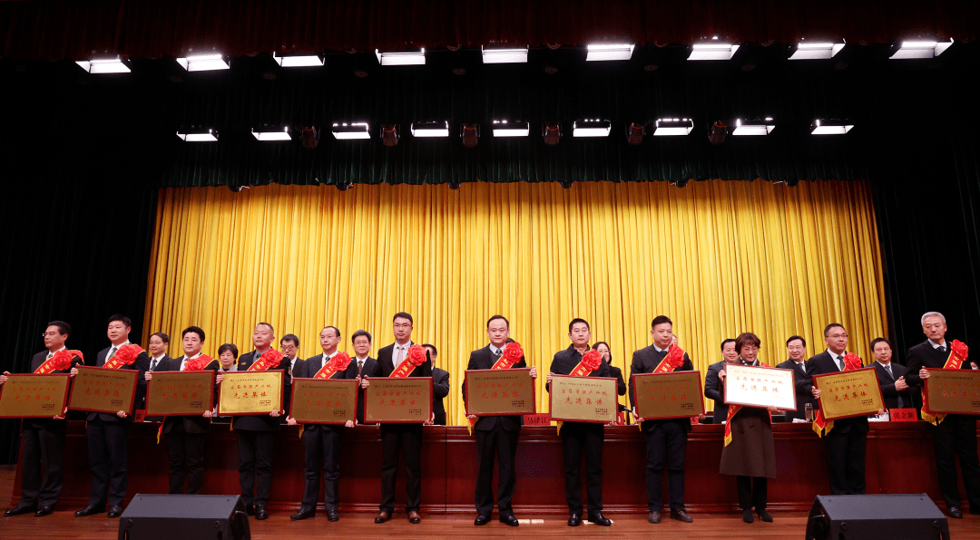 伍家岗区伍家乡人民政府中共宜昌市夷陵区龙泉镇委员会中共宜昌市西陵