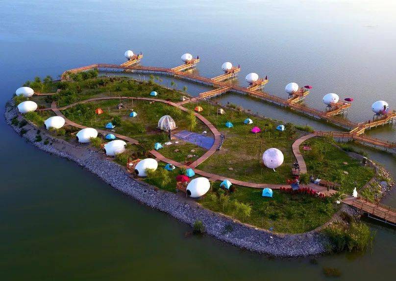 在这里环彩虹步道骑行,享受天然氧吧带来的清新空气;入萌宠乐园,与萌