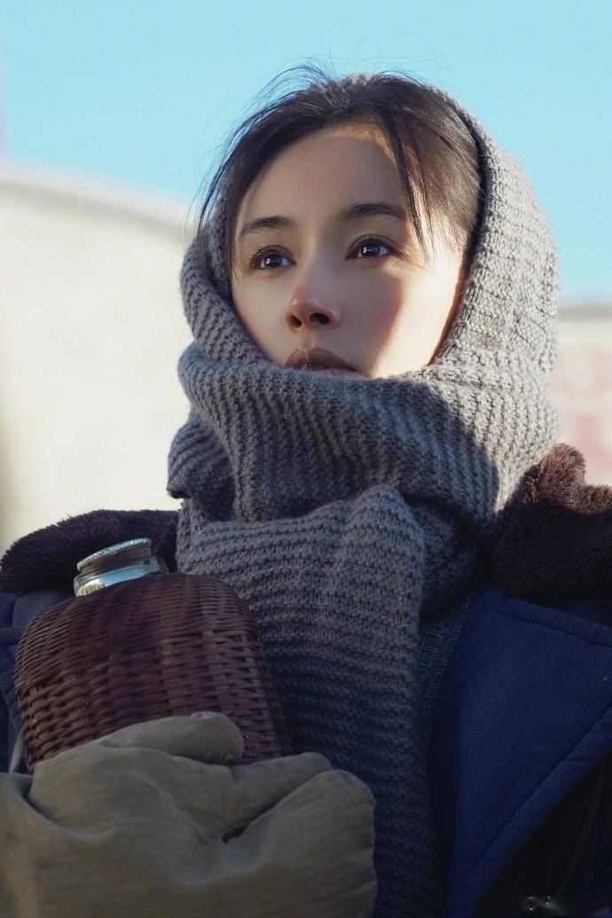 而老年版叶文洁演员陈瑾,将历经沧桑后的豁达和看穿人类命运的老人