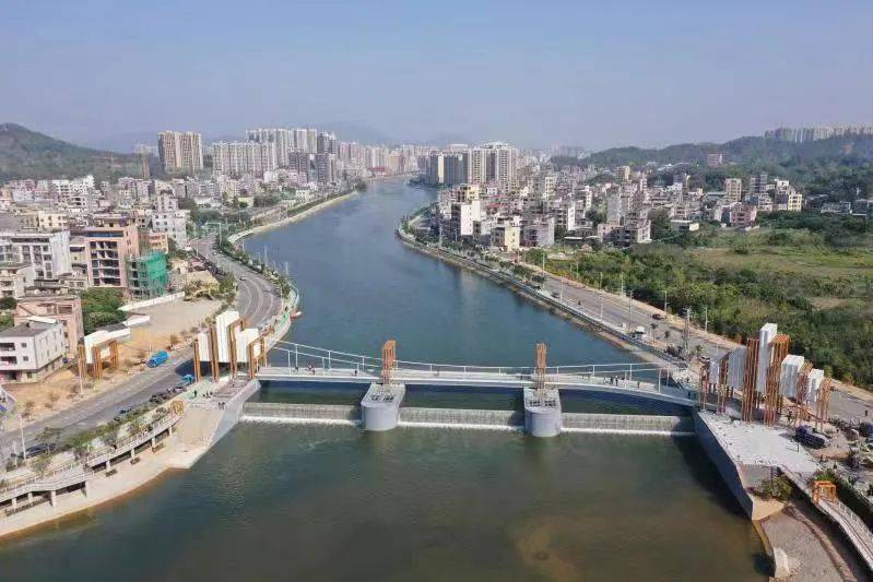 信宜一河两岸大变样!_垃圾_河道_河中