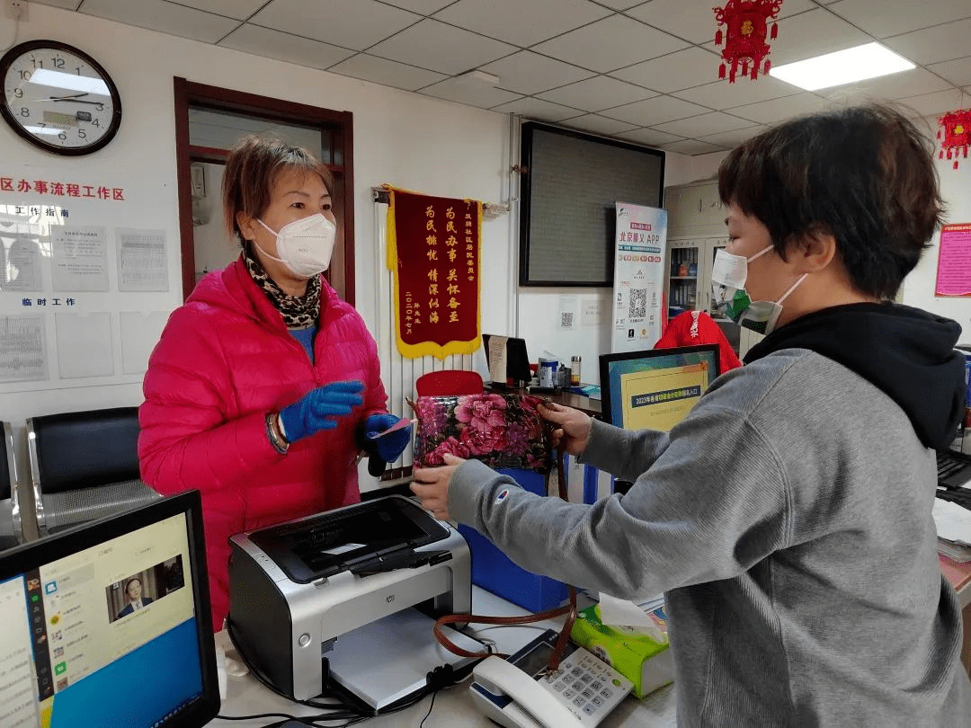 就是这人,在顺义捡到内装2万元钱包后···_社区_安沛_失主