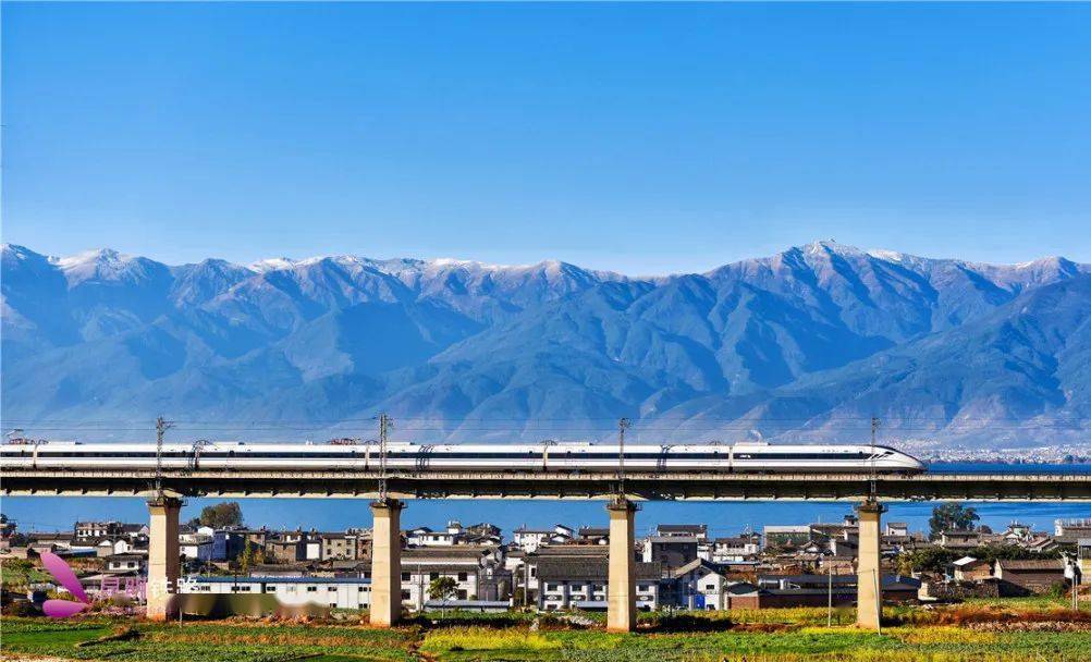 昆明至红河间动车开行对数由原来的每日12列增至20列,其中红河至大理