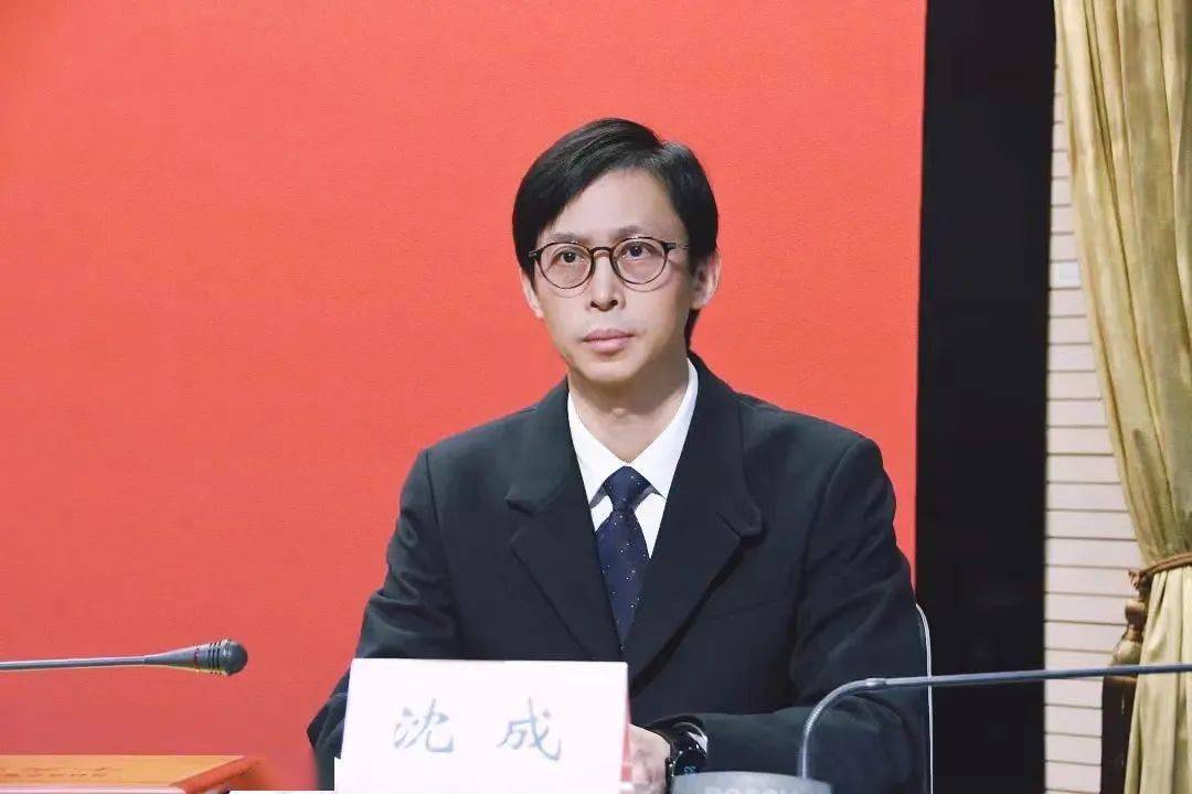 街道党工委副书记,政协工委主任沈成宣读表彰决定.