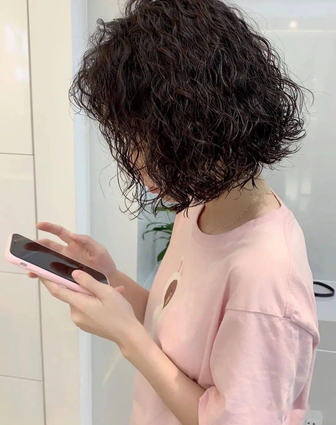 2023流行"短发烫",巨显年轻!_中国_发型_形象