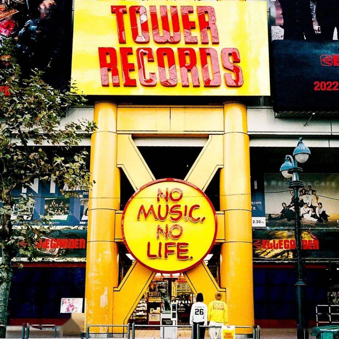 tower records 新联名释出;巨型 burberry "地毯""放"在了南非,加那利