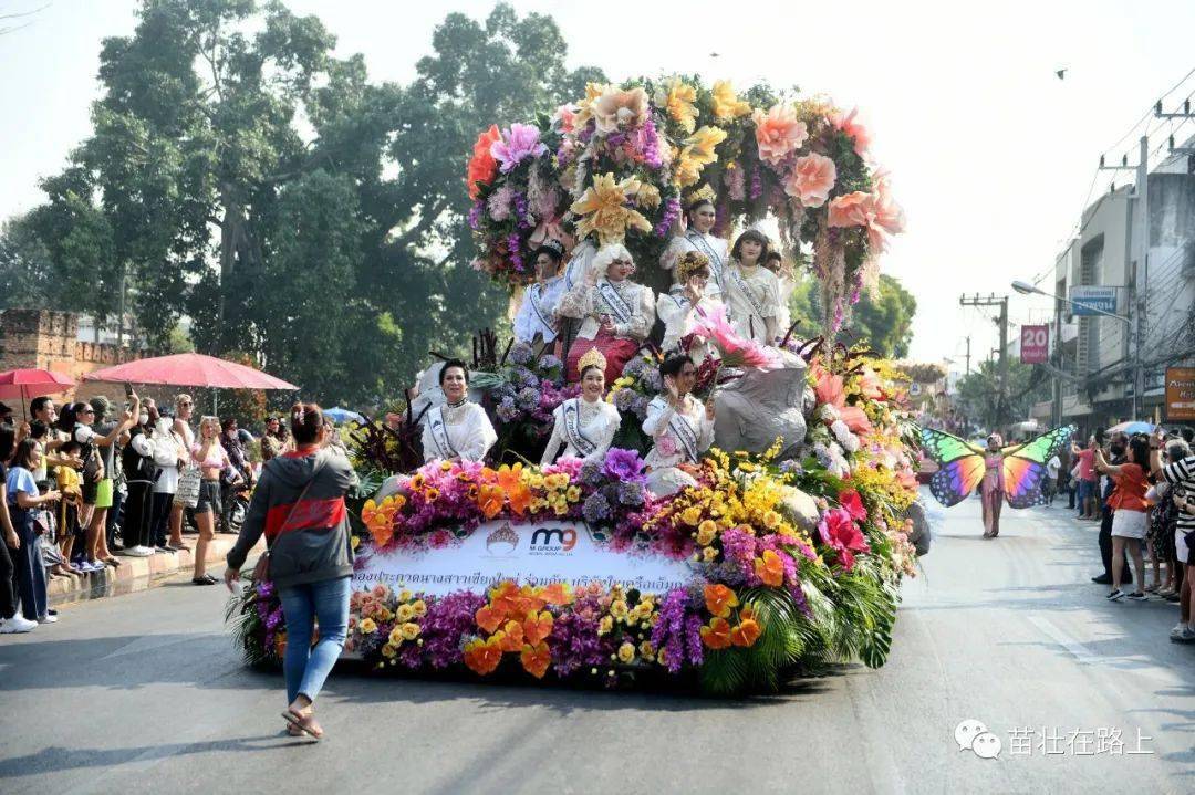 02.04:清迈鲜花节花车大巡游_游行_队伍_公园