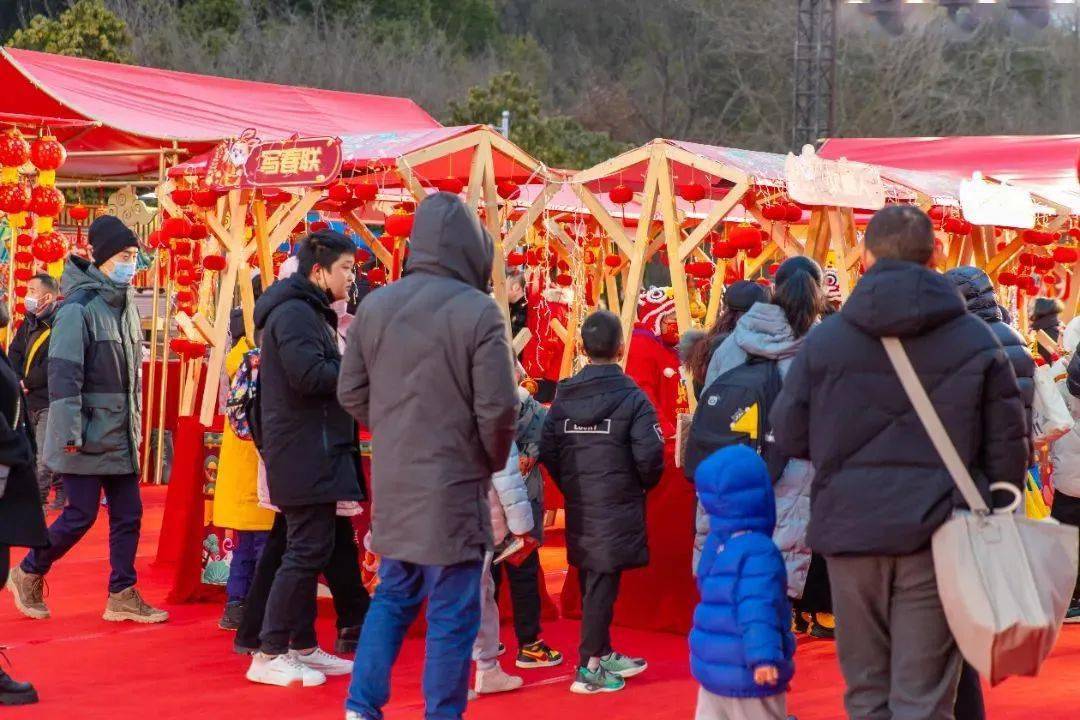 給遊客和市民帶來無錫一場場非遺集市趕大集 真歡騰人山人海摩肩接踵