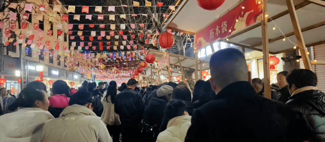 全城出动！昨晚嘉兴子城人山人海！地图一路飙红，寸步难行！连有轨电车都挤满了人！新塍、王江泾、海盐沈荡、桐乡...也热闹得不得了！