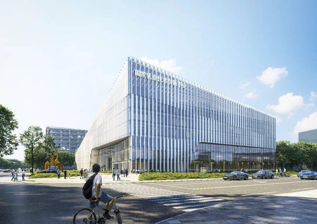 调研组实地考察了已建成投产的伊利健康谷全球智能制造产业园和正在