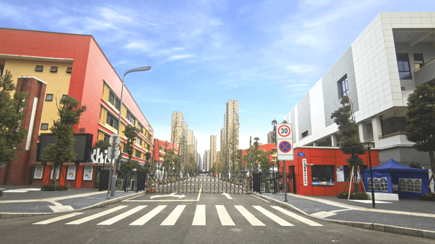 关于怡心湖的几个新学校,以及片区内整体的教育资源,年前就有读者在