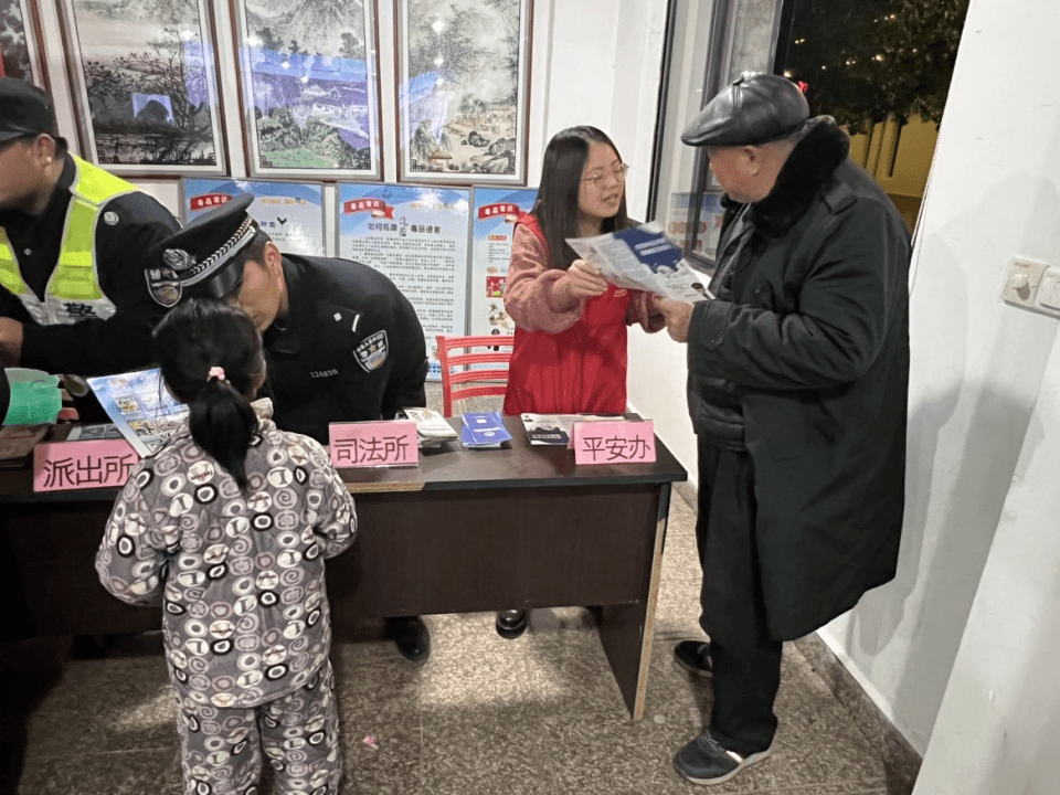 法治灯谜来普法 喜乐平和“闹”元宵